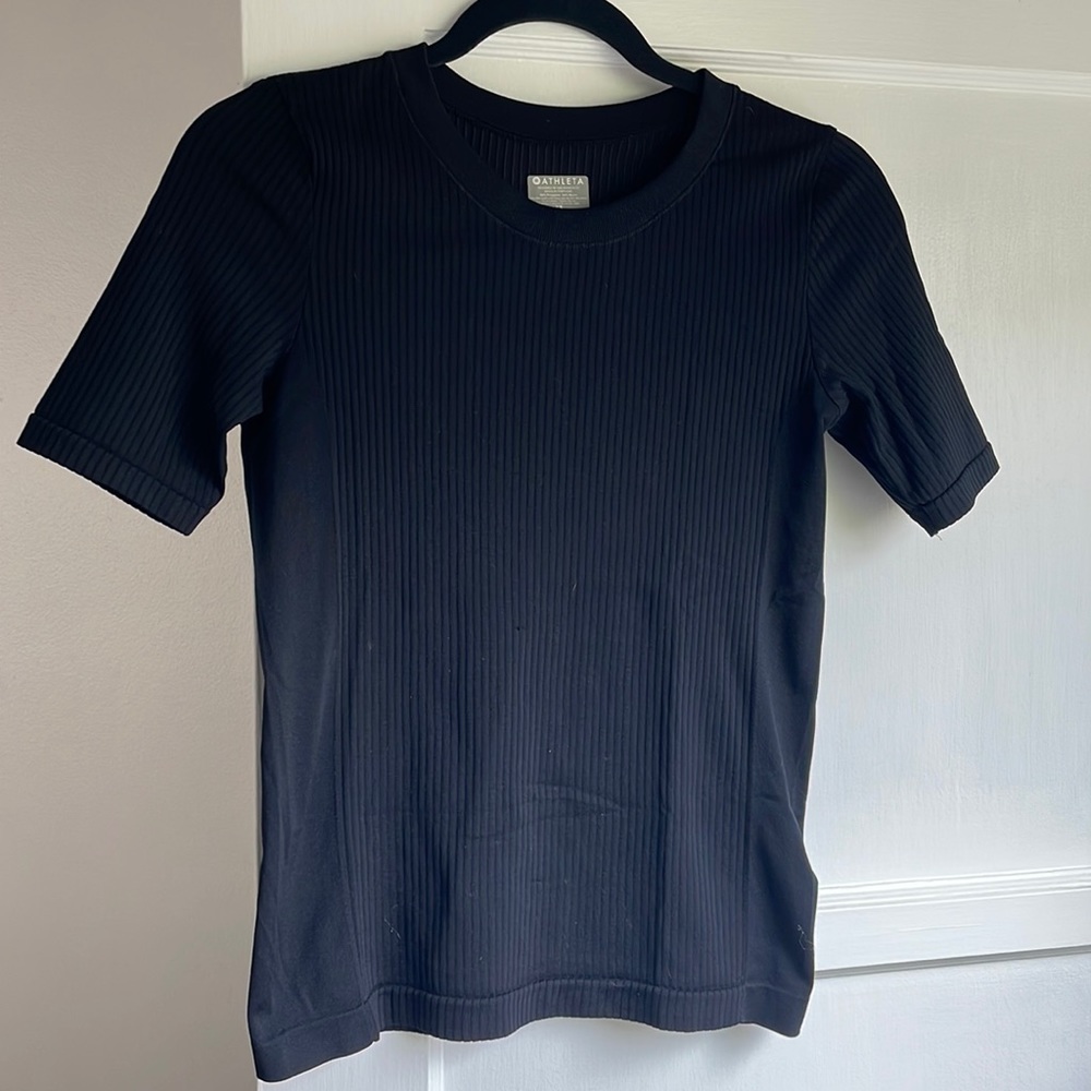 Black Athleta short sleeve performance t-shirt